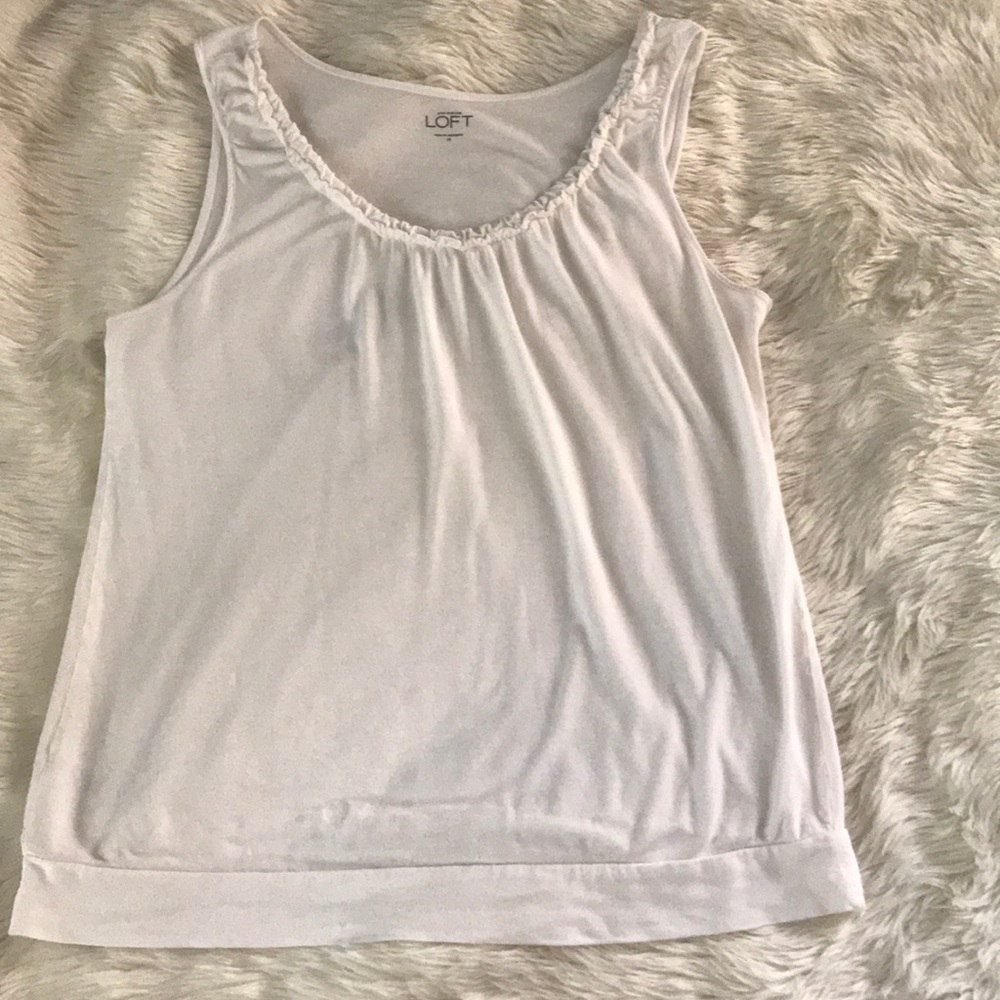 Loft ruffle tank 🔥